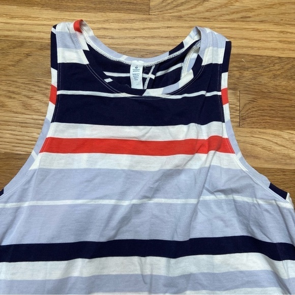 Lululemon All Tied Up Tank EUC size 4 - Picture 5 of 8